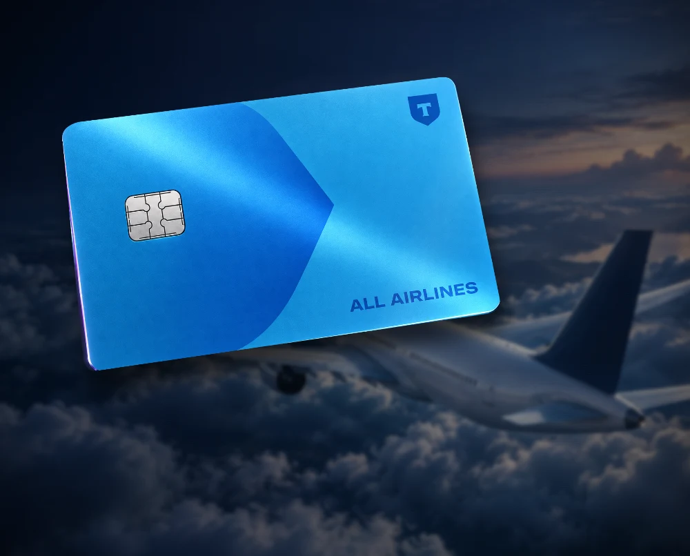 Карта All Airlines на фоне самолёта над облаками